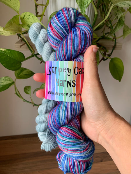 I Smell Snow ❄ - self striping sock yarn with 20g mini skein
